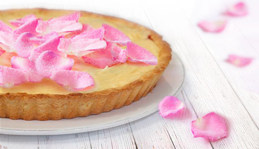 Crostata alla Crema con Petali di Rose