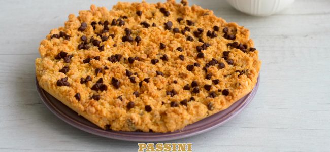 Torta sbriciolata con ricotta e gocce di cioccolato